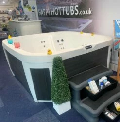 Off-Display (Cadnam) Happy 25 Lounge - 5 Person Plug & Play Hot Tub -HAPPY HOT TUBS Shop cadnam happy 25