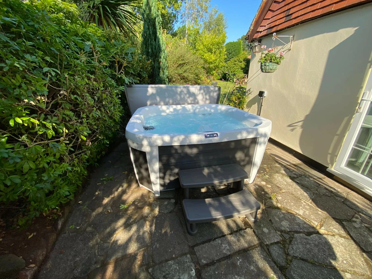 Happy 25 Lounge - 5 Person Hot Tub 10 Happy 25 Lounge - 5 Person Hot Tub - Image 10