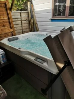 Hot Spring Stride - 3 Person Hot Tub -HAPPY HOT TUBS Shop stride 1